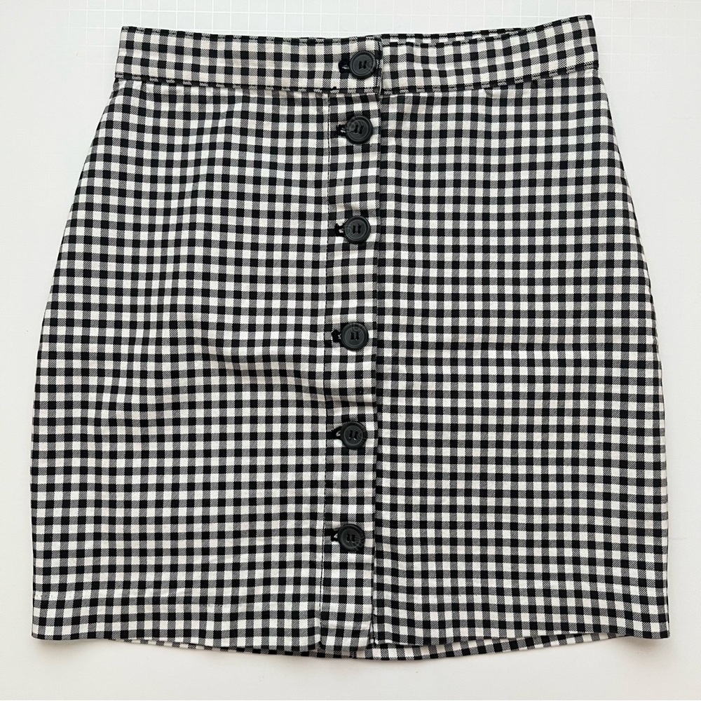 h&m black and white plaid skirt with buttons